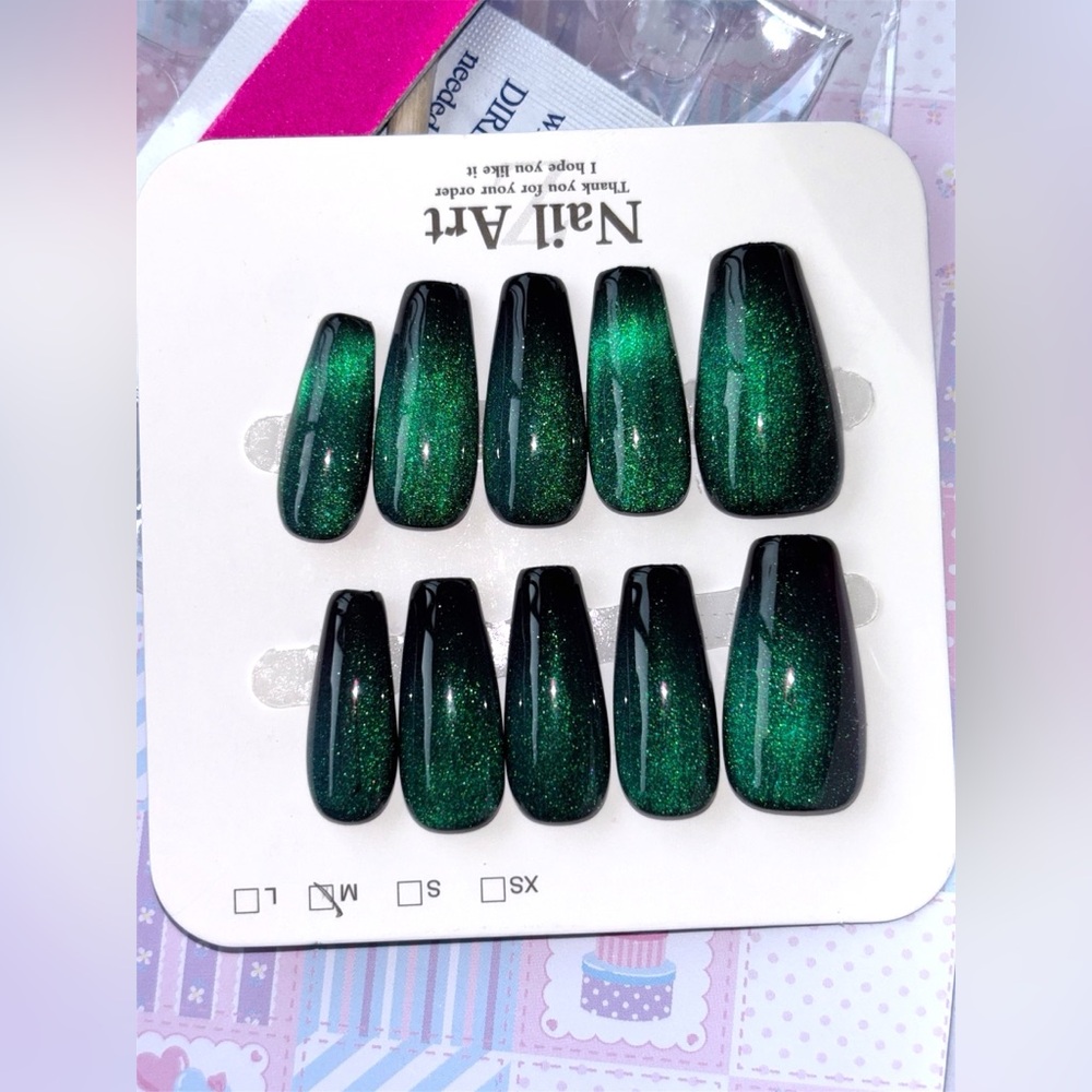 Green Cat-eye Press-on Nails 💚
